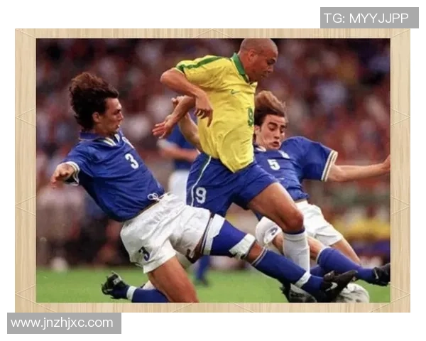 全球足球历史上九位传奇球星盘点及其影响力解析