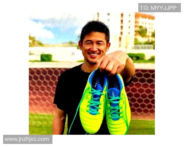 球星偏爱平底足球鞋解析为何这款鞋成为顶级球员的首选